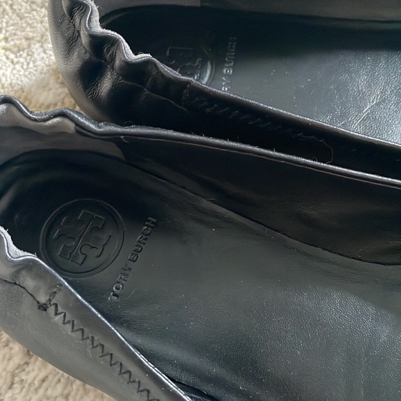 Tory Burch Black Minnie Travel Ballet Flats Gold Logo - Picture 2 of 9